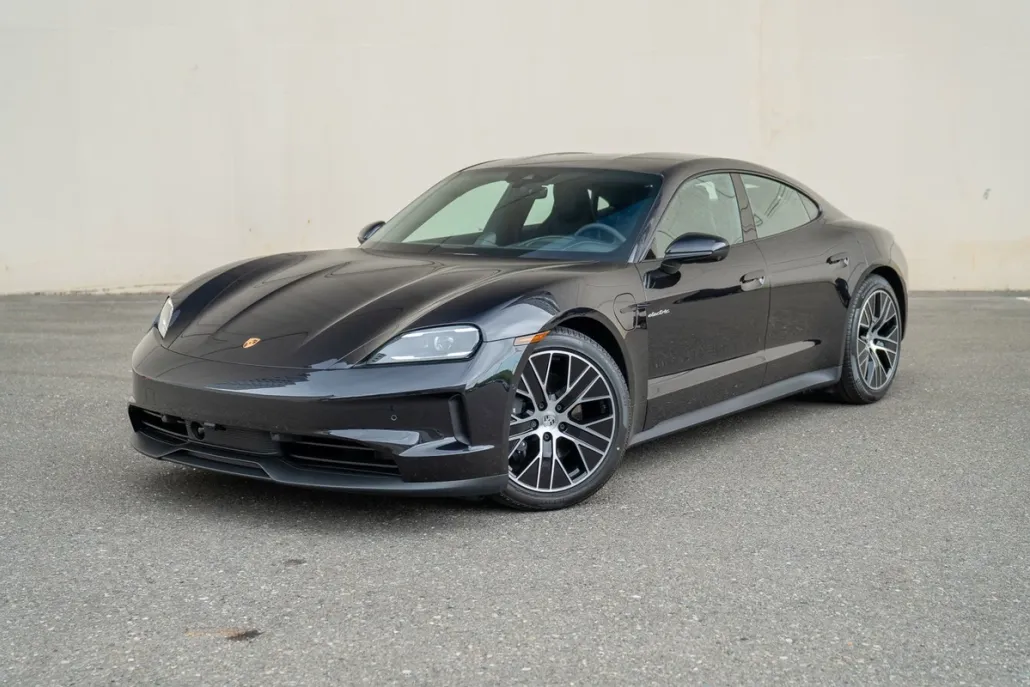2025 Porsche Taycan 4 photo 1