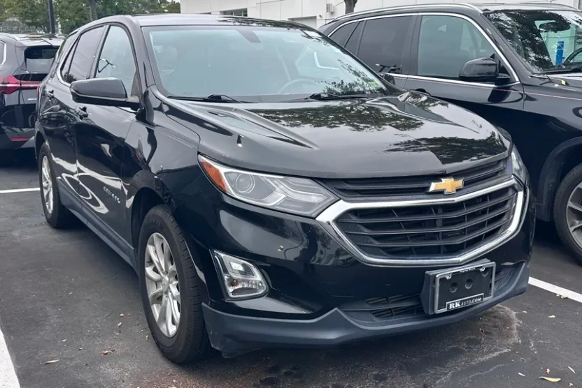 2018 Chevrolet Equinox LT photo 1