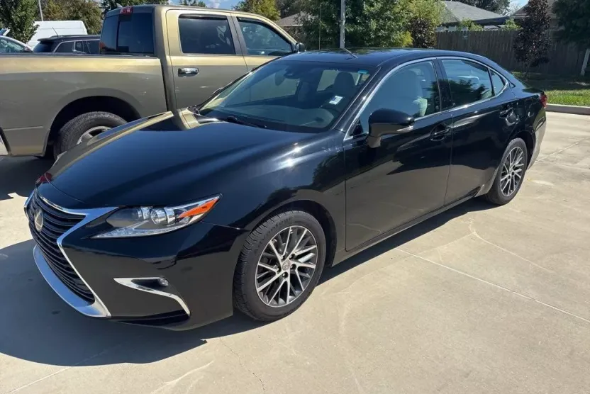 2017 Lexus ES 350 photo 1