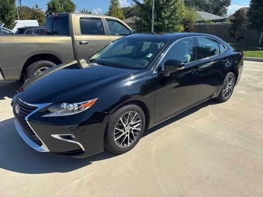2017 Lexus ES 350 photo 1