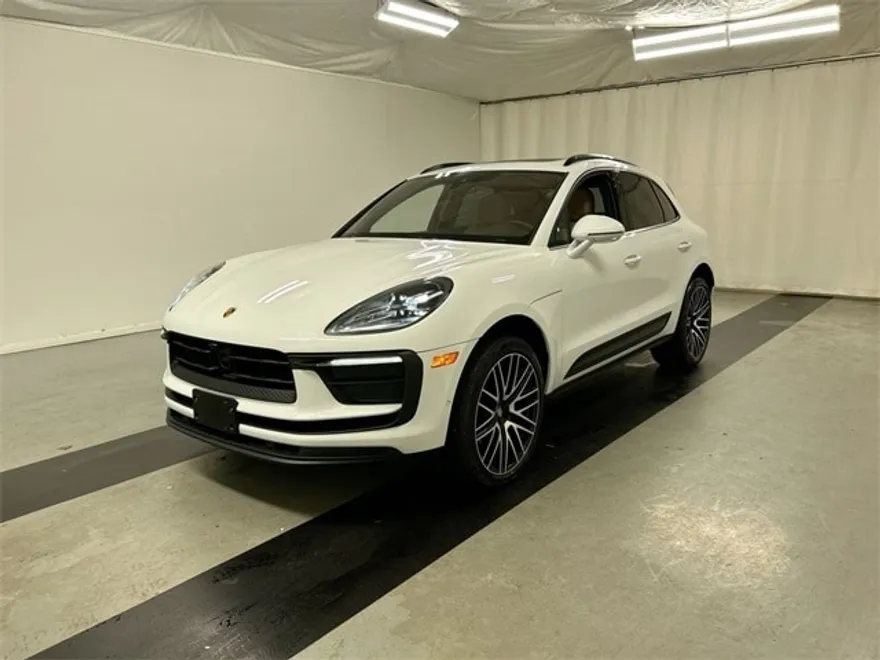 2024 Porsche Macan Base photo 1