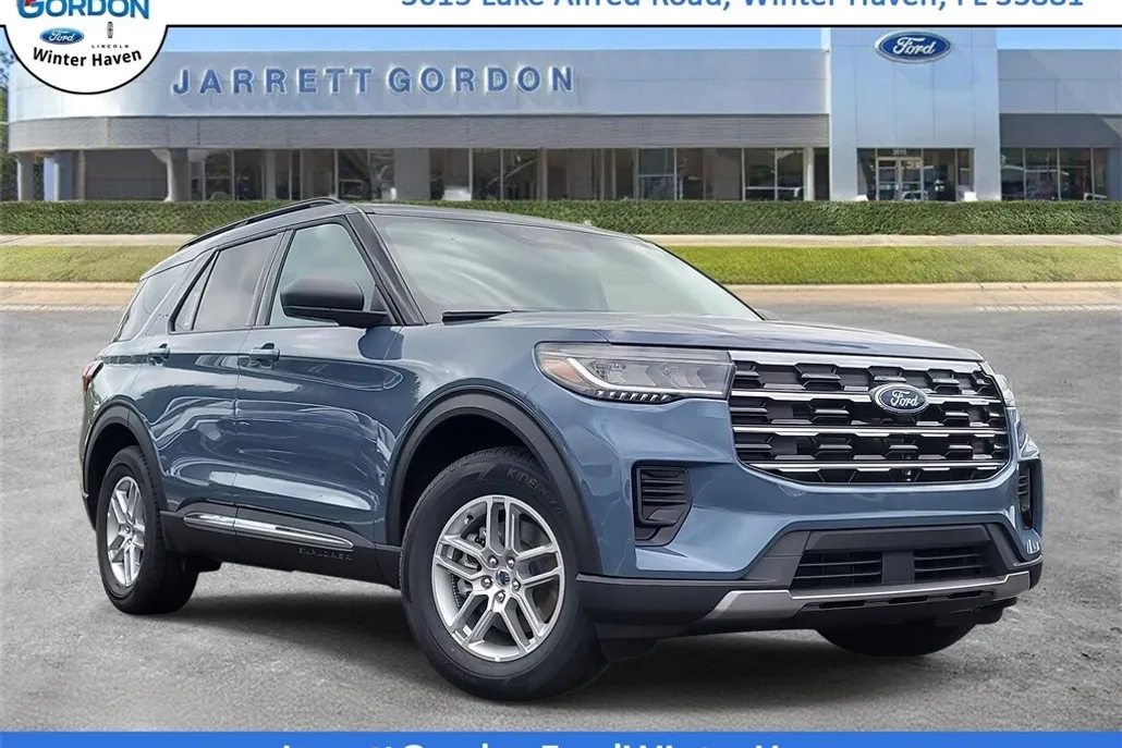 2025 Ford Explorer photo 1