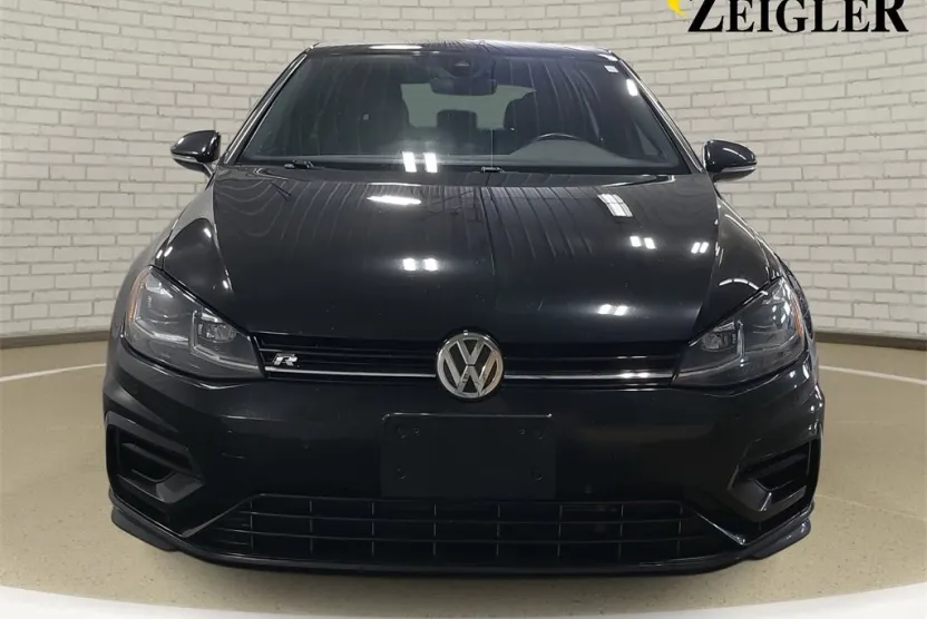 2018 Volkswagen Golf R 4Motion photo 1