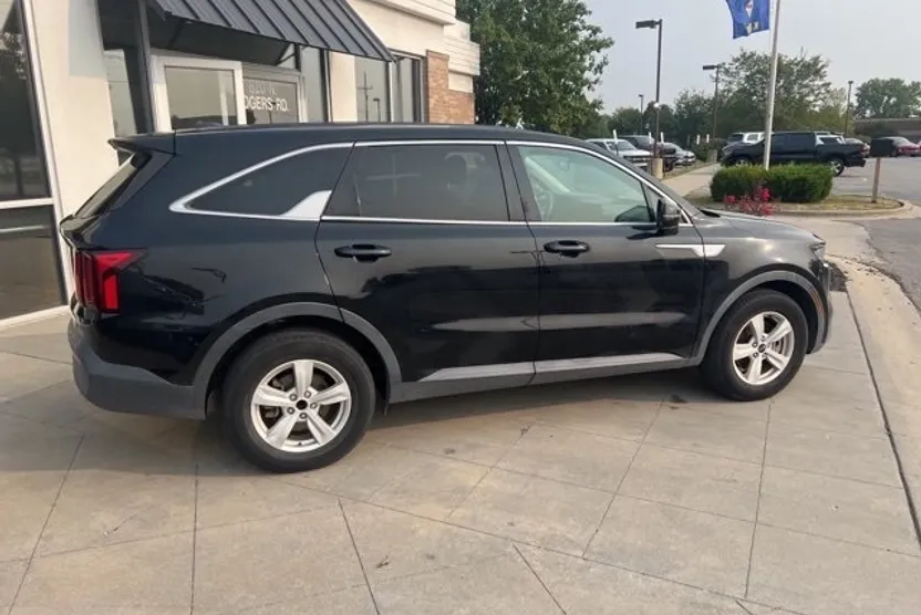 2021 Kia Sorento LX photo 1