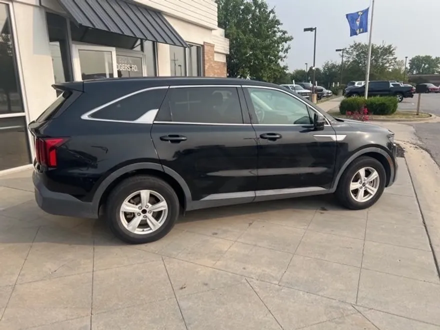 2021 Kia Sorento LX photo 1