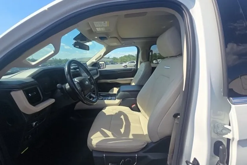 2022 Ford Expedition Platinum photo 1