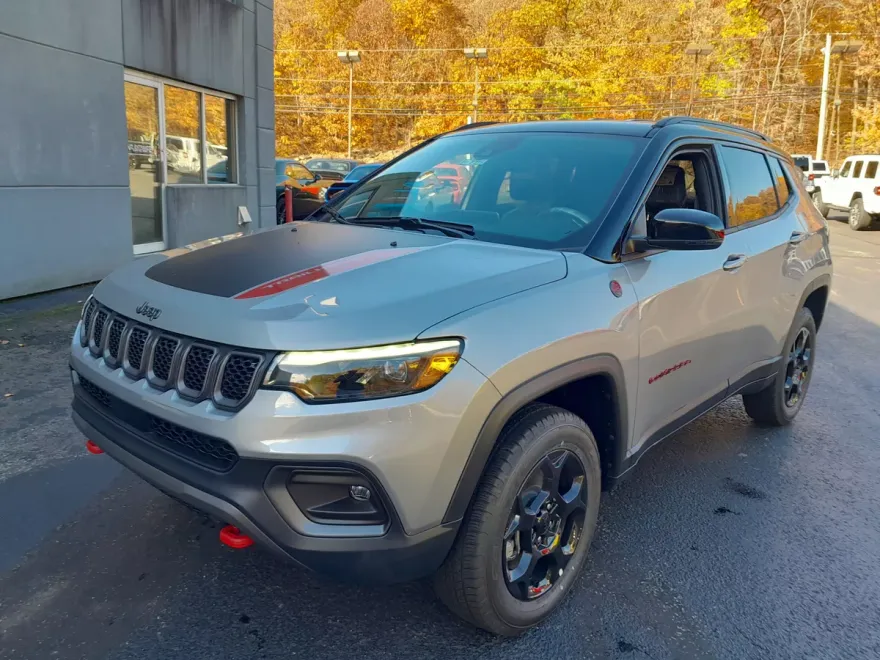 2023 Jeep Compass Trailhawk photo 1
