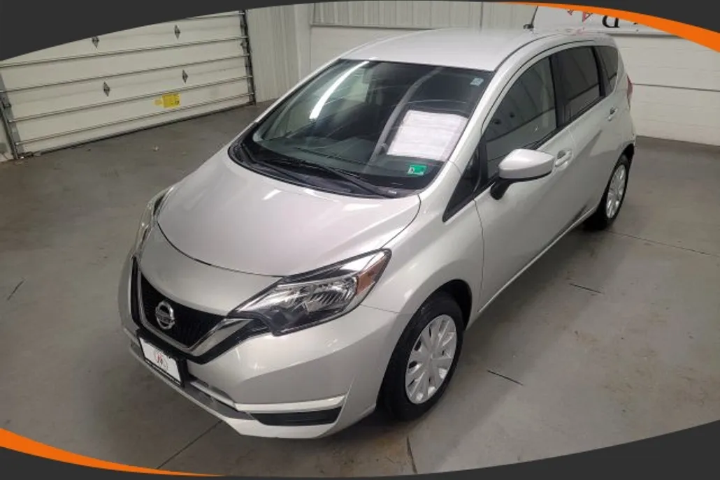 2017 Nissan Versa Note SV photo 1