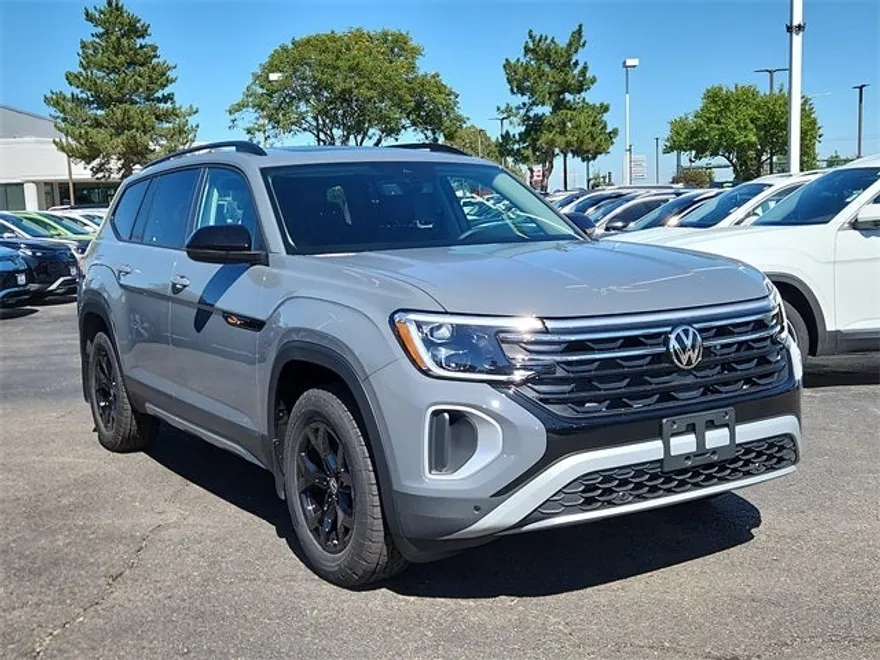 2026 Volkswagen Atlas Peak Edition SE photo 1