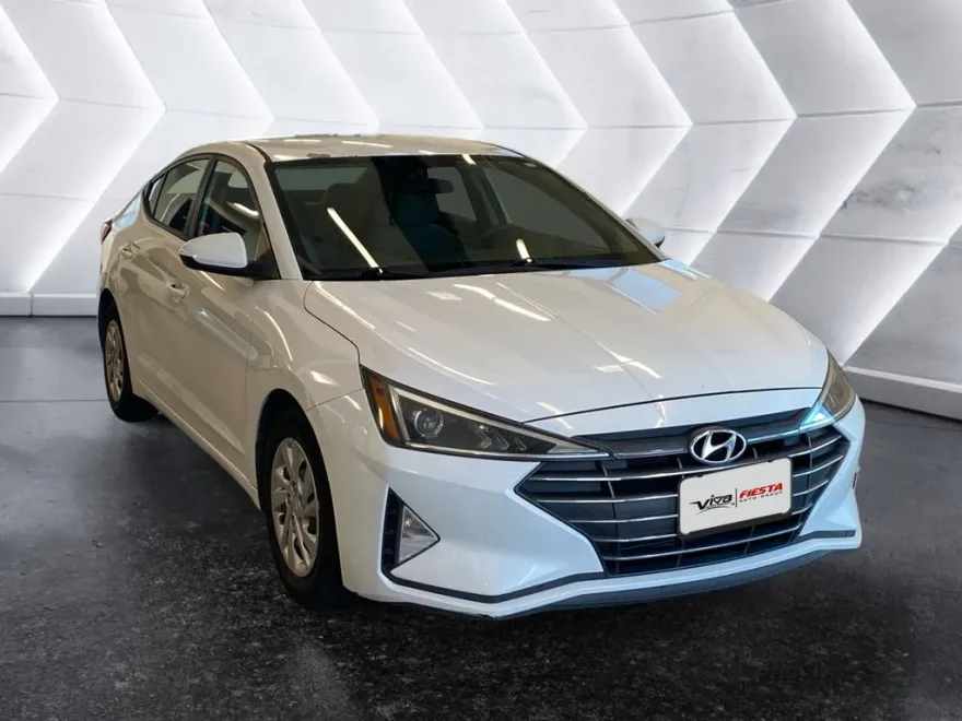 2019 Hyundai Elantra SE photo 1