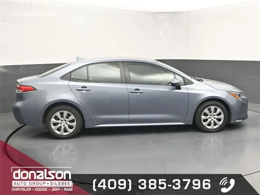 2023 Toyota Corolla LE photo 1