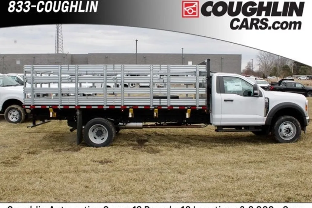 2024 Ford F-600 photo 1