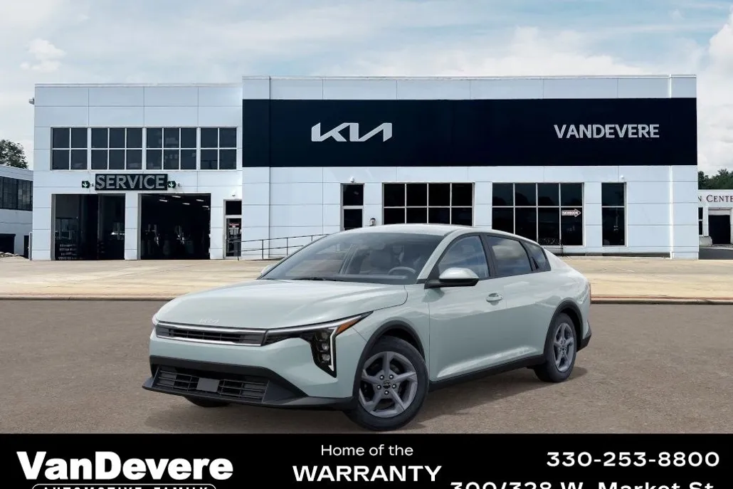 2025 Kia K4 LXS photo 1