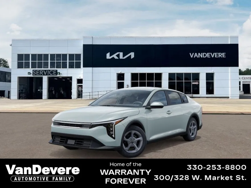 2025 Kia K4 LXS photo 1