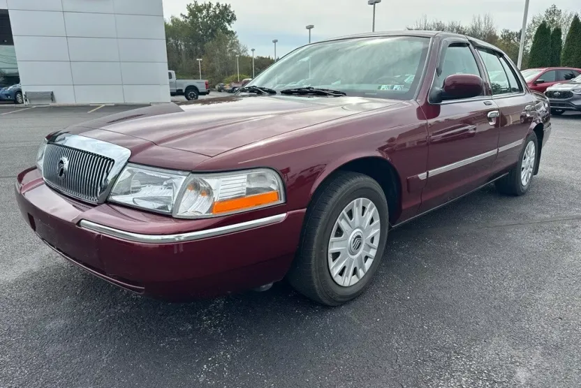 2004 Mercury Grand Marquis GS photo 1