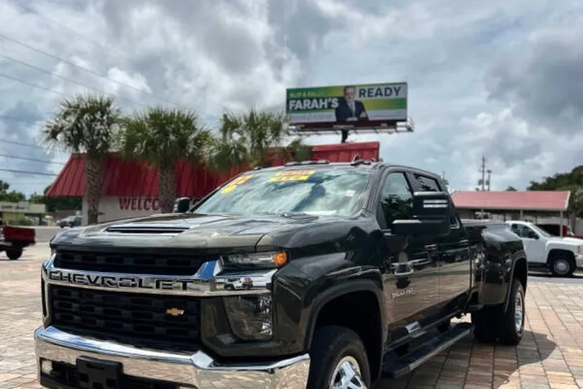 2022 Chevrolet Silverado 3500HD LT photo 1