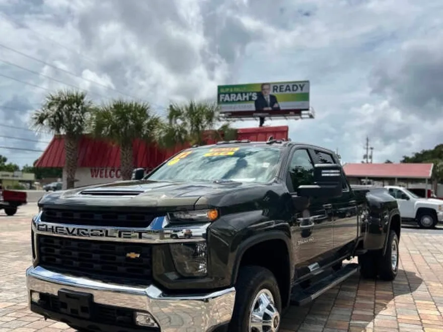 2022 Chevrolet Silverado 3500HD LT photo 1