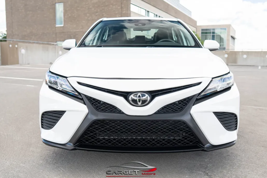 2020 Toyota Camry SE photo 1