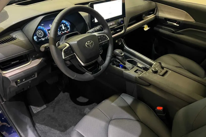 2025 Toyota Grand Highlander Platinum photo 1