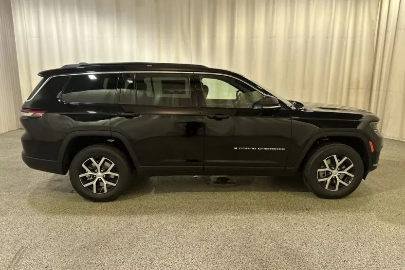 2025 Jeep Grand Cherokee Limited photo 1