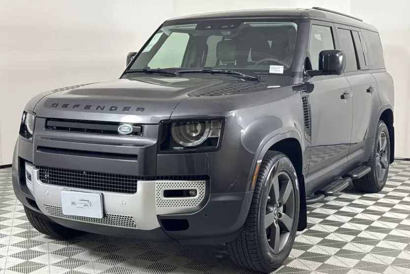 2025 Land Rover Defender 130 S photo 1