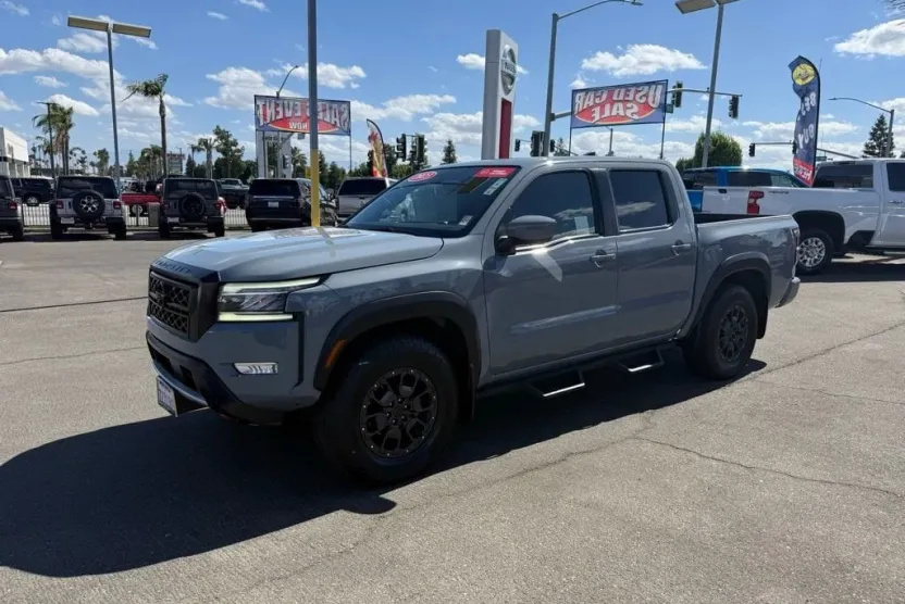 2023 Nissan Frontier Crew Cab PRO-4X photo 1