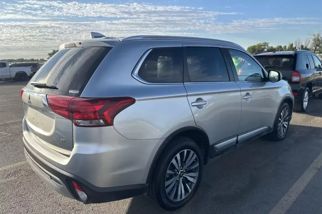 2020 Mitsubishi Outlander SEL photo 1
