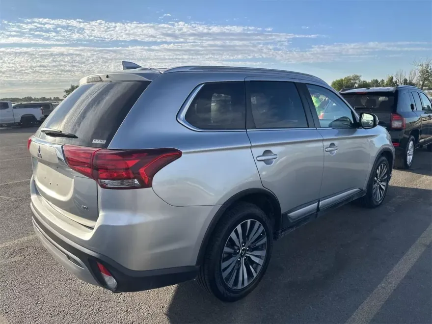 2020 Mitsubishi Outlander SEL photo 1
