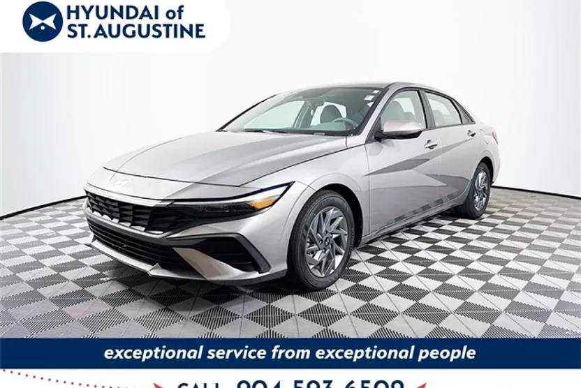 2024 Hyundai Elantra SEL photo 1