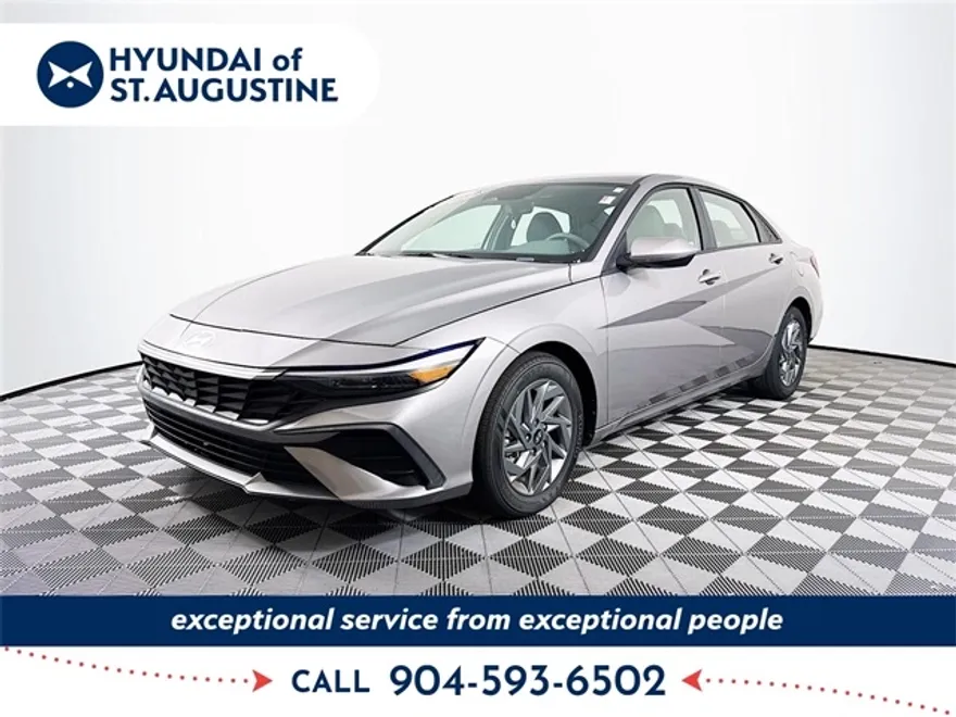2024 Hyundai Elantra SEL photo 1