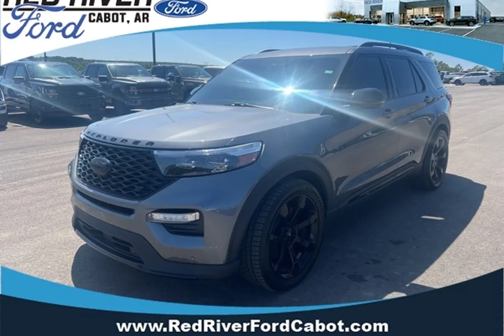 2023 Ford Explorer ST photo 1