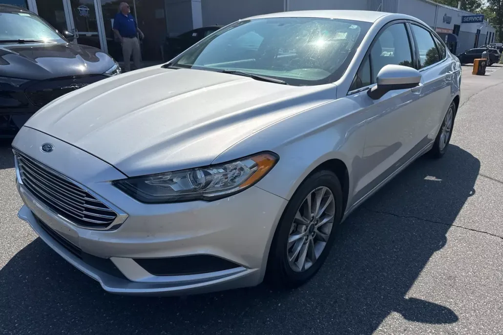 2017 Ford Fusion SE photo 1