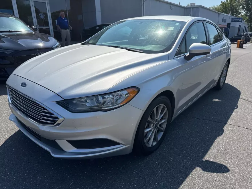 2017 Ford Fusion SE photo 1