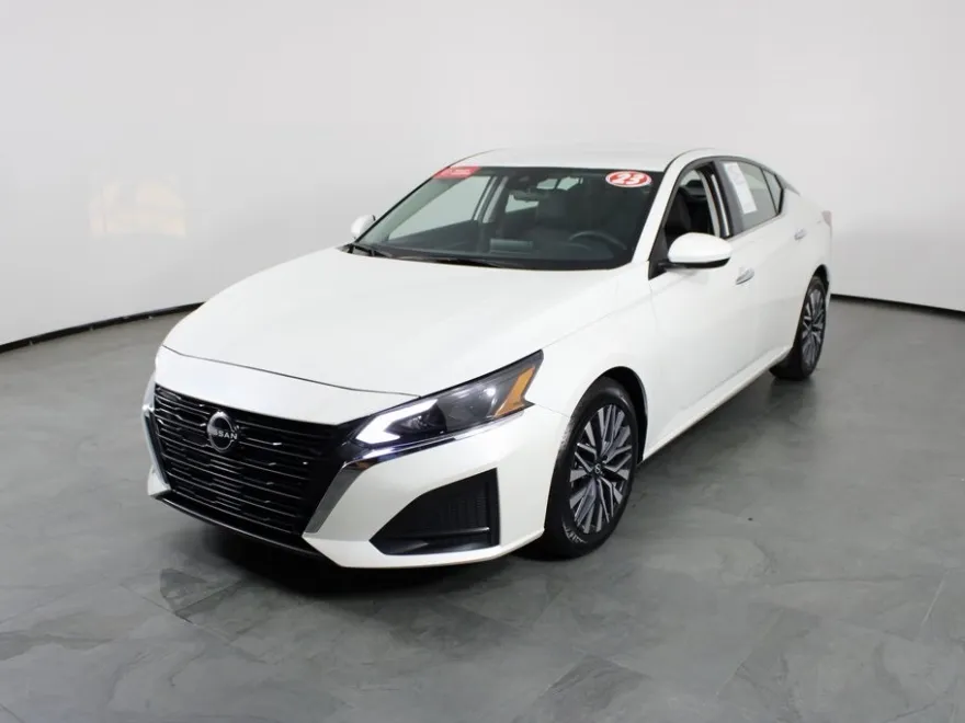 2023 Nissan Altima 2.5 SV photo 1