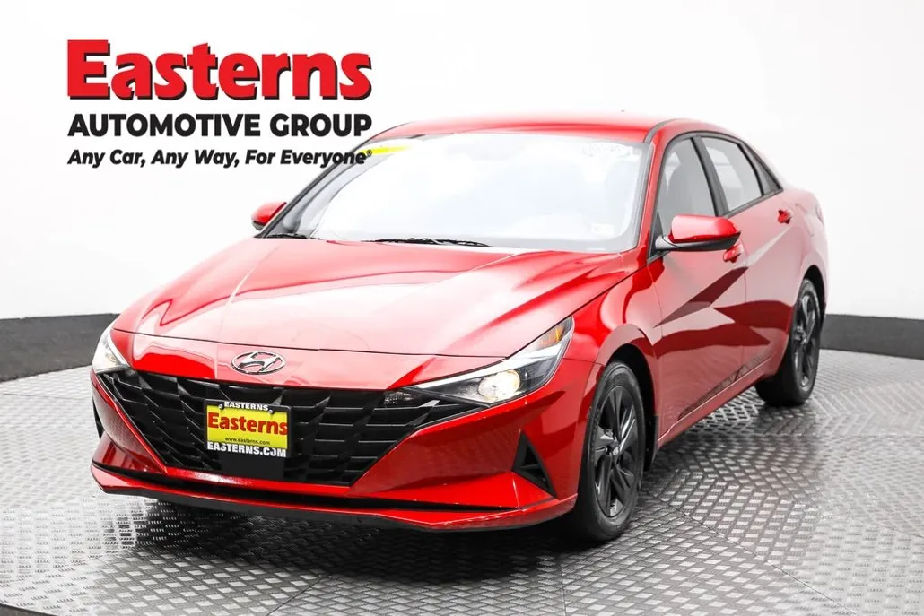 2022 Hyundai Elantra SEL Convenience photo 1