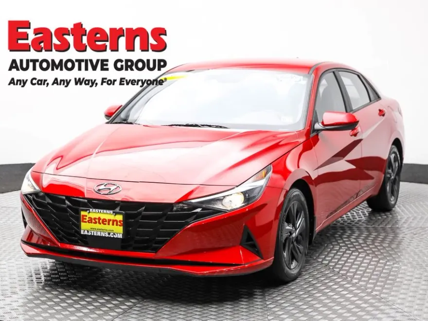 2022 Hyundai Elantra SEL Convenience photo 1