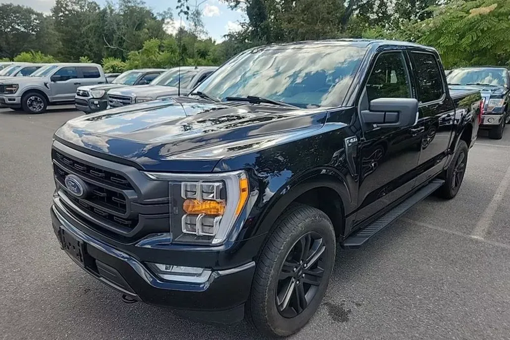 2022 Ford F-150 XLT FX4 photo 1