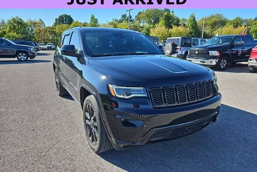 2021 Jeep Grand Cherokee Laredo photo 1