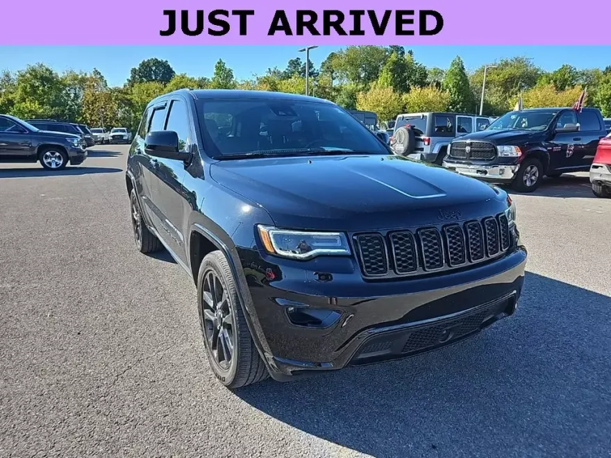 2021 Jeep Grand Cherokee Laredo photo 1