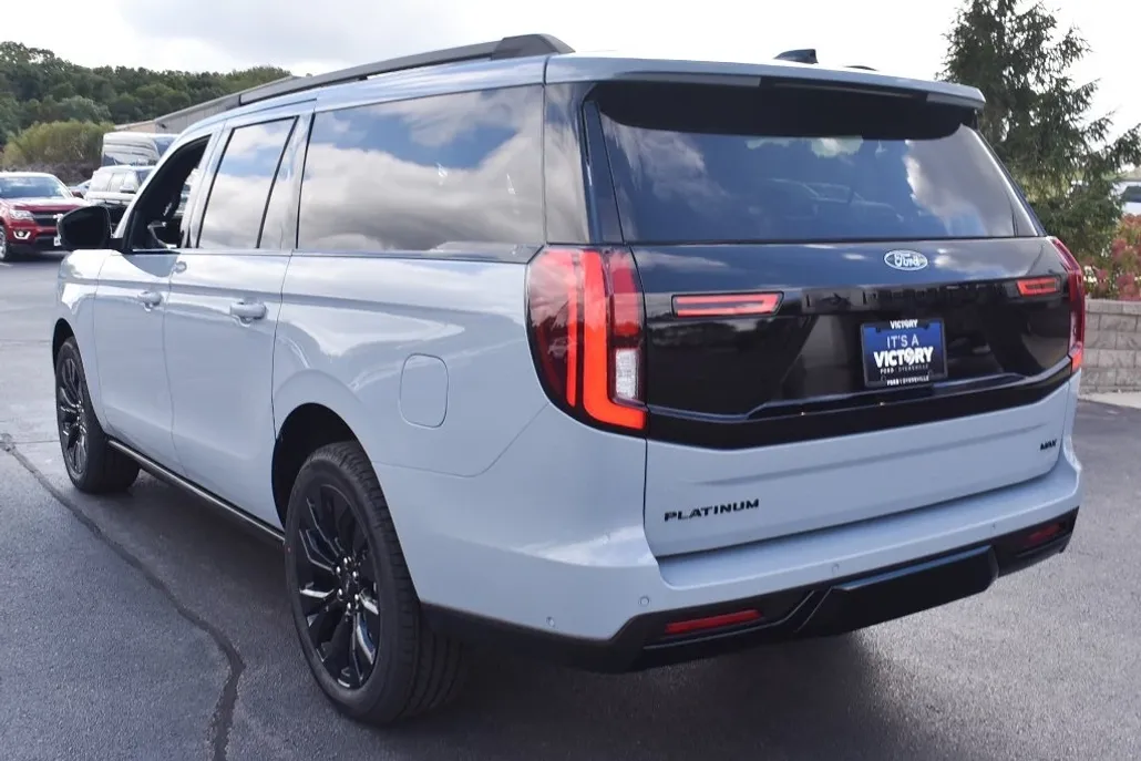 2025 Ford Expedition MAX Platinum photo 1