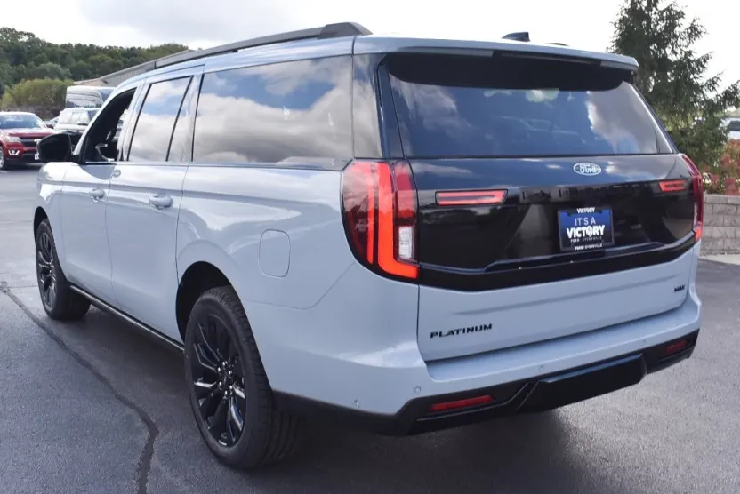 2025 Ford Expedition MAX Platinum photo 1