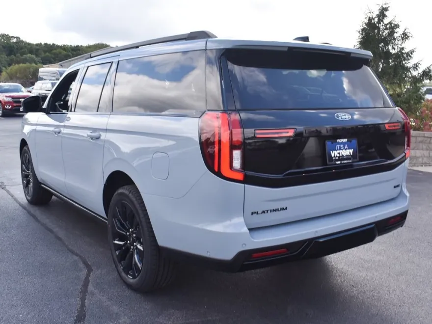 2025 Ford Expedition MAX Platinum photo 1