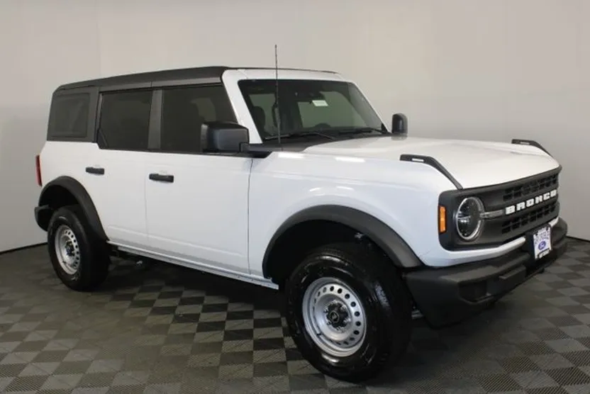 2025 Ford Bronco Base photo 1