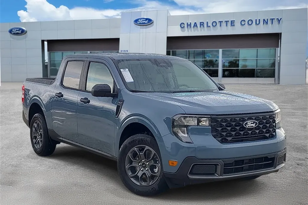 2025 Ford Maverick XLT photo 1