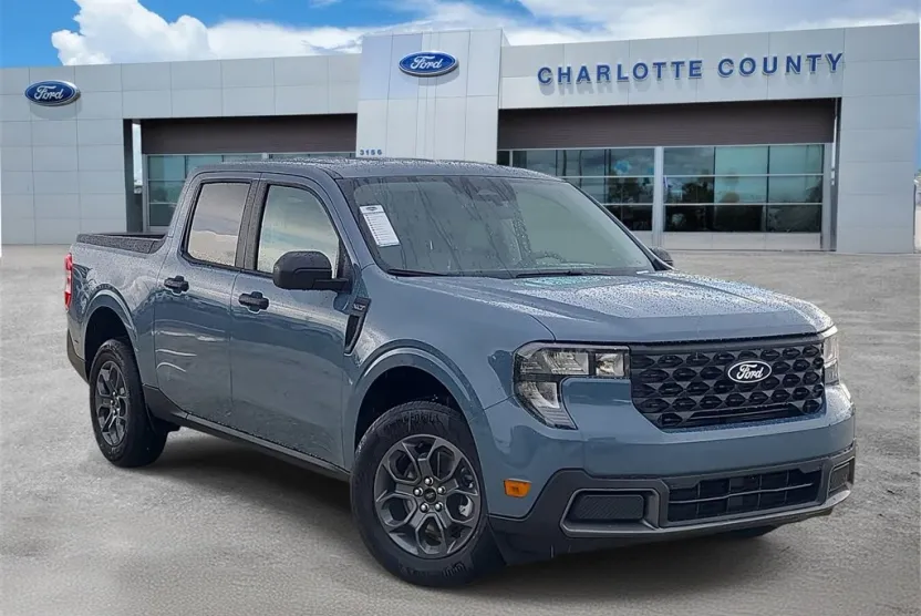 2025 Ford Maverick XLT photo 1