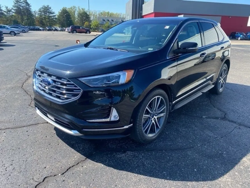 2019 Ford Edge Titanium photo 1