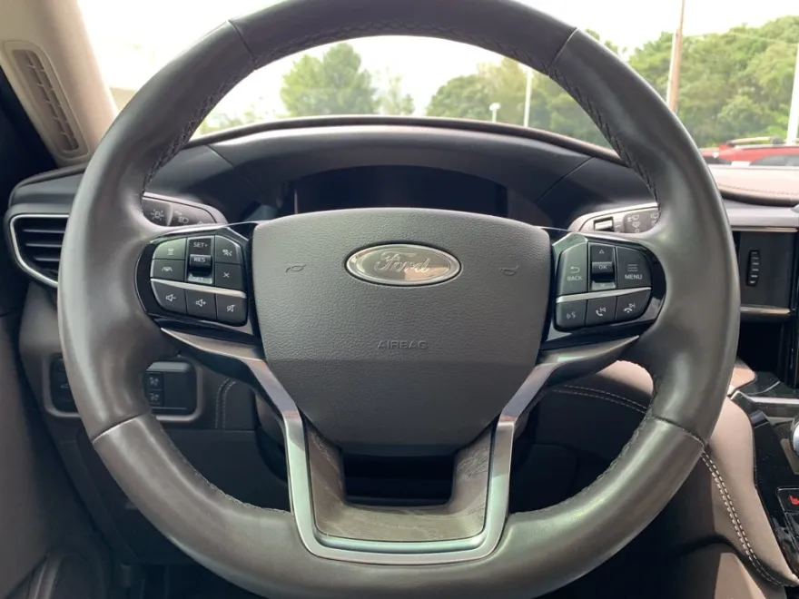 2022 Ford Explorer Platinum photo 1
