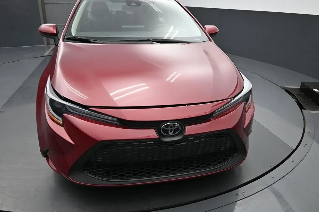 2022 Toyota Corolla LE photo 1