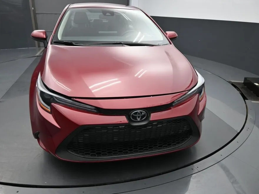 2022 Toyota Corolla LE photo 1