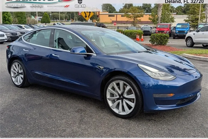 2020 Tesla Model 3 Standard Range Plus photo 1